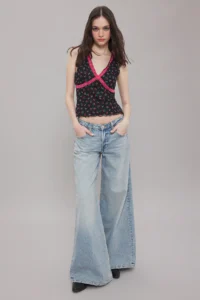 TRENDYOLMİLLA Black Tulle Cherry Printed V-neck Fitted Knitting Blouse - Image 2