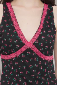 TRENDYOLMİLLA Black Tulle Cherry Printed V-neck Fitted Knitting Blouse - Image 3