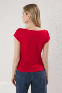 TRENDYOLMİLLA Rejection Boat Neck Fitted Cotton Flexible Knitting Blouse - Image 4