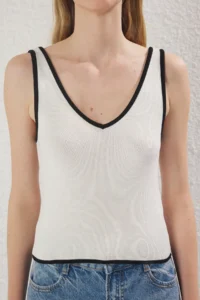 TRENDYOLMİLLA Ecru Crop V-neck Color Bloklu Thin Blouse - Image 4
