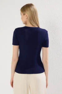 TRENDYOLMİLLA Navy Blue Crew Neck Thin Blouse - Image 5