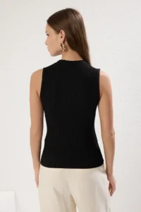 TRENDYOLMİLLA Black Dog collar Transparent Detailed Thin Blouse - Image 4