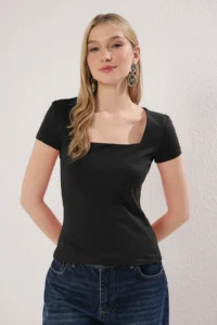 TRENDYOLMİLLA Black Square Neck Fitted Knitting Blouse