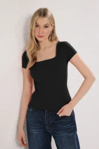 TRENDYOLMİLLA Black Square Neck Fitted Knitting Blouse - Image 2