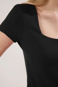TRENDYOLMİLLA Black Square Neck Fitted Knitting Blouse - Image 3