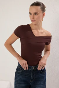 TRENDYOLMİLLA Brown Asymmetric Collar Fitted Knitting Blouse - Image 2