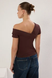 TRENDYOLMİLLA Brown Asymmetric Collar Fitted Knitting Blouse - Image 4