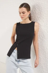 TRENDYOLMİLLA Black buttoned Asymmetric Fitted Ribbed Flexible Knitting Blouse - Image 2
