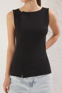 TRENDYOLMİLLA Black buttoned Asymmetric Fitted Ribbed Flexible Knitting Blouse - Image 3