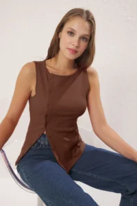 TRENDYOLMİLLA Brown buttoned Asymmetric Fitted Ribbed Flexible Knitting Blouse - Image 2
