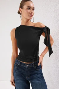 TRENDYOLMİLLA Black Asymmetric Yaka Binding Detailed Flexible Knitting Blouse - Image 2
