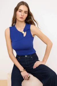 TRENDYOLMİLLA Saks Blue Fitted Cut Out Detailed with accessories Flexible Knitting Blouse - Image 2