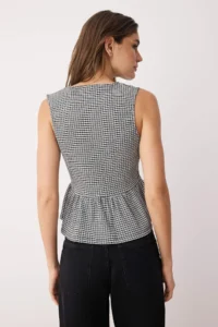 TRENDYOLMİLLA Black Gingham Patterned Binding Detailed Sleeveless Flexible Knitting Blouse - Image 4