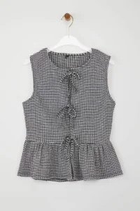 TRENDYOLMİLLA Black Gingham Patterned Binding Detailed Sleeveless Flexible Knitting Blouse - Image 5
