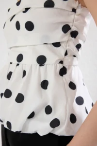 TRENDYOLMİLLA White Strapless Balloon Pattern Puantiyelli Weaving Blouse - Image 3