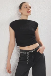 TRENDYOLMİLLA Black textured Boat Neck Shirred Sleeveless Flexible Knitting Blouse - Image 2