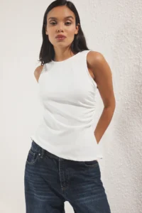 TRENDYOLMİLLA White Drapeli Asymmetric Kesim Fitted Weaving Blouse - Image 2