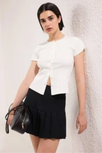 TRENDYOLMİLLA Ecru buttoned Body-fitting Crew Neck Short Sleeve Ribbed Flexible Knitting Blouse