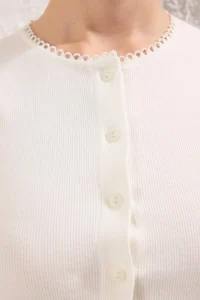 TRENDYOLMİLLA Ecru buttoned Body-fitting Crew Neck Short Sleeve Ribbed Flexible Knitting Blouse - Image 3