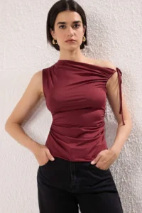TRENDYOLMİLLA Burgundy Fitted Binding and Gathering Detailed Sleeveless Flexible Knitting Blouse - Image 2