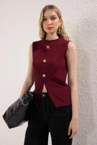 TRENDYOLMİLLA Burgundy  Aksesuar buttoned Crew Neck Regular Size Vest Knitting Blouse