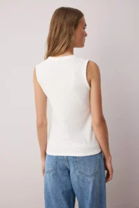 TRENDYOLMİLLA White Aksesuar buttoned Crew Neck Regular Size Vest Knitting Blouse - Image 4