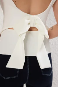 TRENDYOLMİLLA White Back Bow Detailed Fitted Sleeveless Weaving Blouse - Image 4