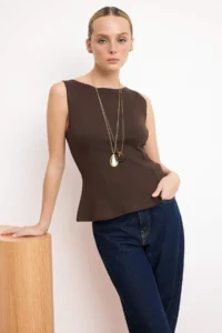 TRENDYOLMİLLA Brown Zero Sleeve Crew Neck Flexible Knitting Blouse