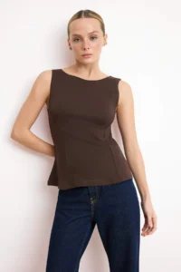 TRENDYOLMİLLA Brown Zero Sleeve Crew Neck Flexible Knitting Blouse - Image 3