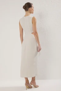 TRENDYOLMİLLA Beige A Cut Waist Low-cut and Accessory Detailed Maxi Weaving Crepe Dress - Image 5