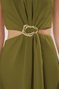 TRENDYOLMİLLA Oil Green A Cut Waist Low-cut and Accessory Detailed Maxi Weaving Crepe Dress - Image 7