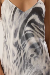 TRENDYOLMİLLA Mink Abstract Patterned Plain Kesim Satin Midi Weaving Dress - Image 4