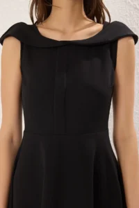 TRENDYOLMİLLA Black Plain Skirt Opened at Waist Collar Detailed Lined Mini Weaving Dress - Image 3