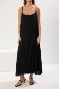 TRENDYOLMİLLA Black Plain slit Maxi pleated A-line Flexible  Knitting Dress - Image 4