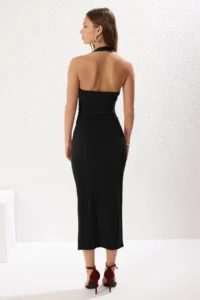 TRENDYOLMİLLA Black Halter Shirred V-neck bodycone/Fitting Flexible Maxi Knitting Dress - Image 5