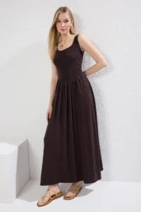 TRENDYOLMİLLA Brown Premium Yarn/Special Yarn Midi Crew Neck Sleeveless Dress