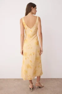 TRENDYOLMİLLA Light Yellow Fitted Abstract with bow Maxi Tulle Flexible Knitting Dress - Image 4