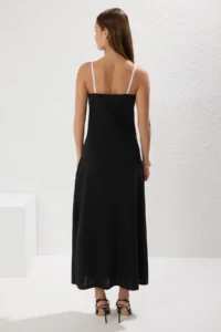 TRENDYOLMİLLA Black Color Bloklu Accessory Detailed Maxi Crepe Knitting Dress - Image 4
