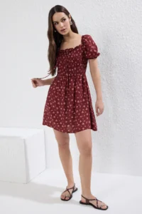 TRENDYOLMİLLA Burgundy Floral Skirt Opened at Waist Binding Detailed Short / Mini  Weaving Dress - Image 2