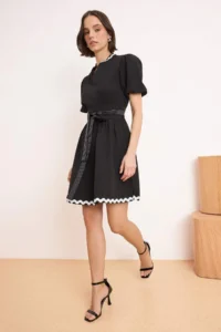 TRENDYOLMİLLA Black Arched and Zippered Plain Mini Weaving Dress