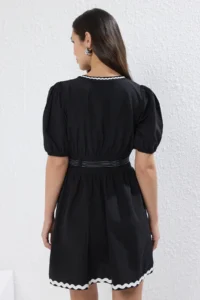 TRENDYOLMİLLA Black Arched and Zippered Plain Mini Weaving Dress - Image 8