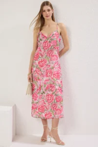 TRENDYOLMİLLA Pink flower patterned A Cut Siphon Flight Flight Weaving Maxi Dress