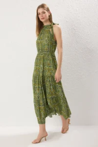 TRENDYOLMİLLA Green Shawl pattern Plain Kesim with flywheel Maxi  Weaving Dress - Image 2