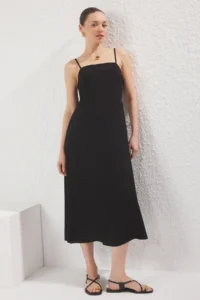 TRENDYOLMİLLA Black Plain Plain Kesim Gipelli Maxi  Weaving Dress - Image 3