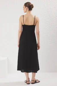 TRENDYOLMİLLA Black Plain Plain Kesim Gipelli Maxi  Weaving Dress - Image 5