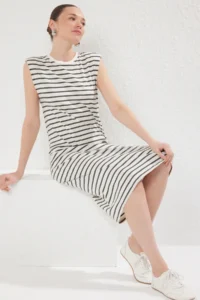 TRENDYOLMİLLA Gray Striped shift/Plain Kesim padded Midi Knitting Dress - Image 2