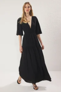 TRENDYOLMİLLA Black V-Neck Maxi Weaving Dress