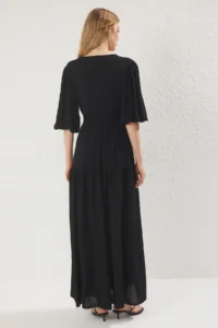TRENDYOLMİLLA Black V-Neck Maxi Weaving Dress - Image 4
