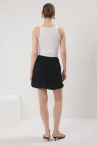 TRENDYOLMİLLA Black Shirred Crepe Flexible Mini Knitting Skirt - Image 5