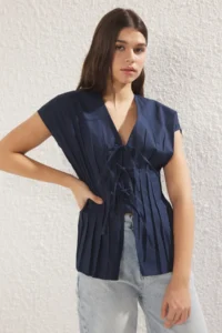 TRENDYOLMİLLA Navy Blue Fitted Belde Dart Detailed tied up Weaving Shirt